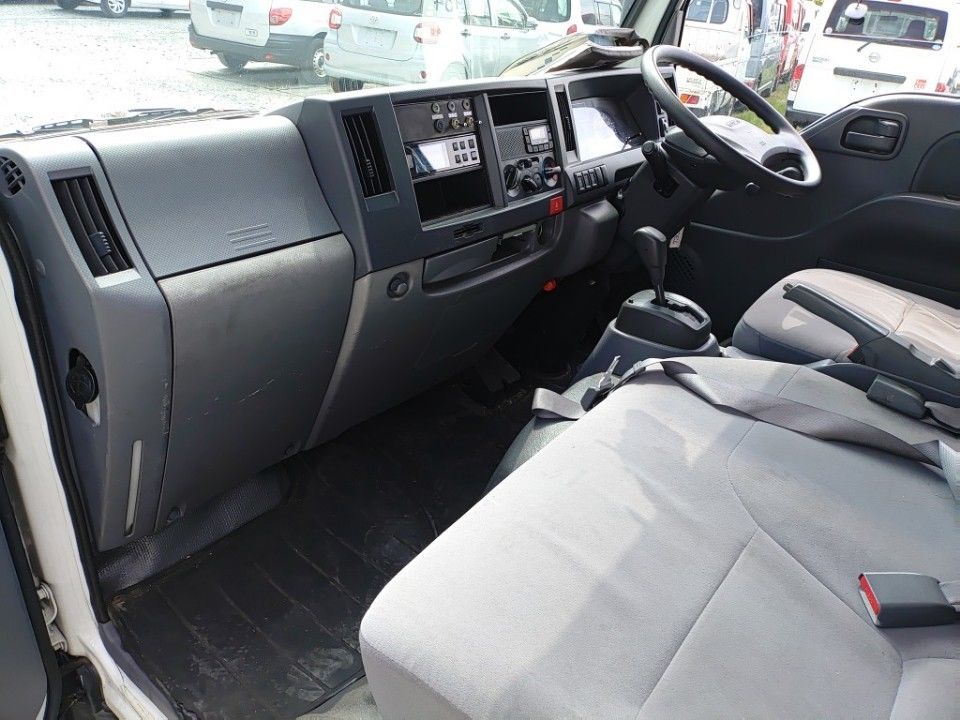 2017 Isuzu Elf auction photo 16