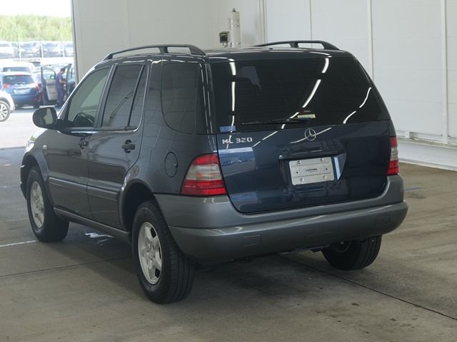 2001 Mercedes-Benz 4WD ML270 CDI auction photo 2