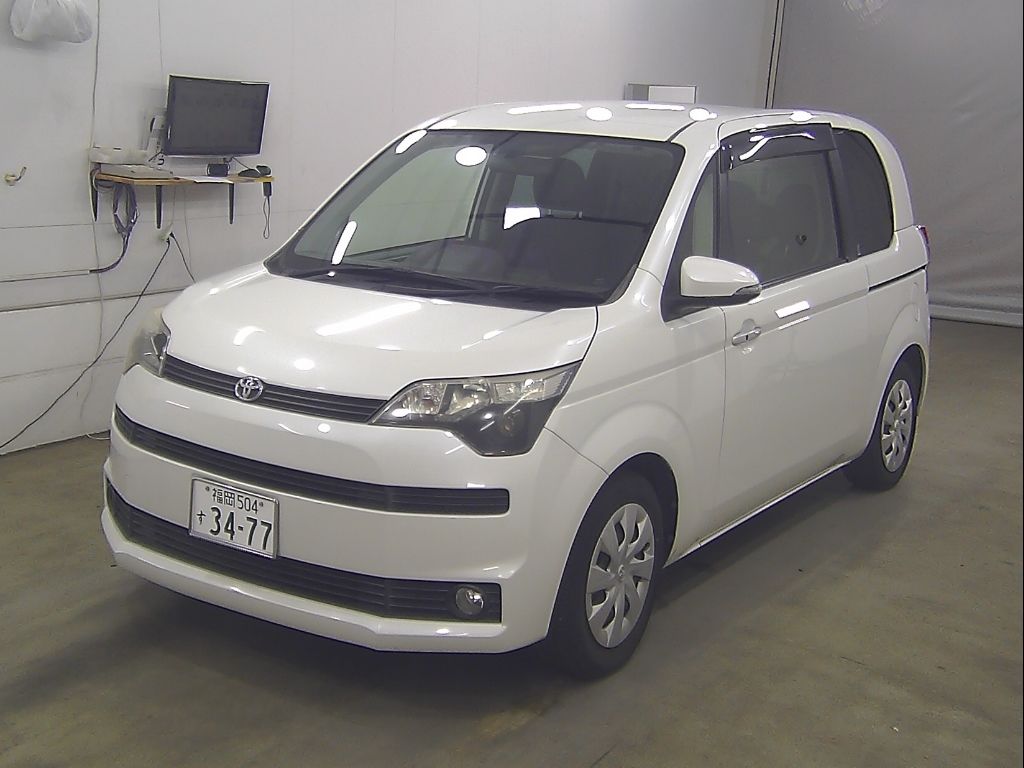 2014 Toyota Spade F auction photo 4