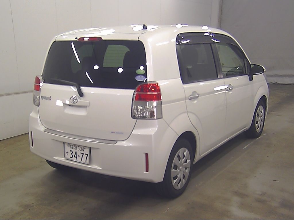 2014 Toyota Spade F auction photo 2