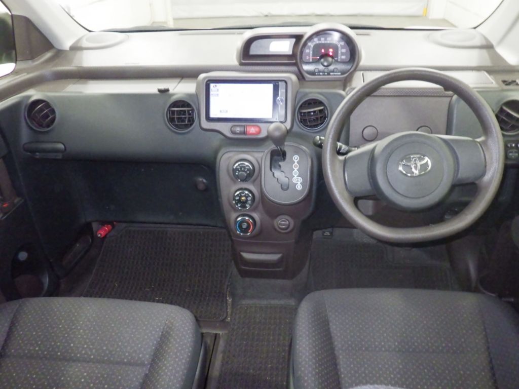2014 Toyota Spade F auction photo 3