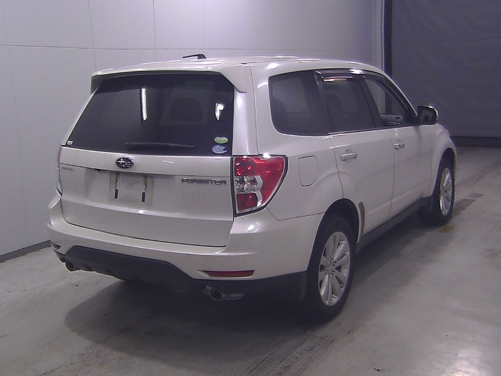2011 Subaru Forester 2.0XS auction photo 2