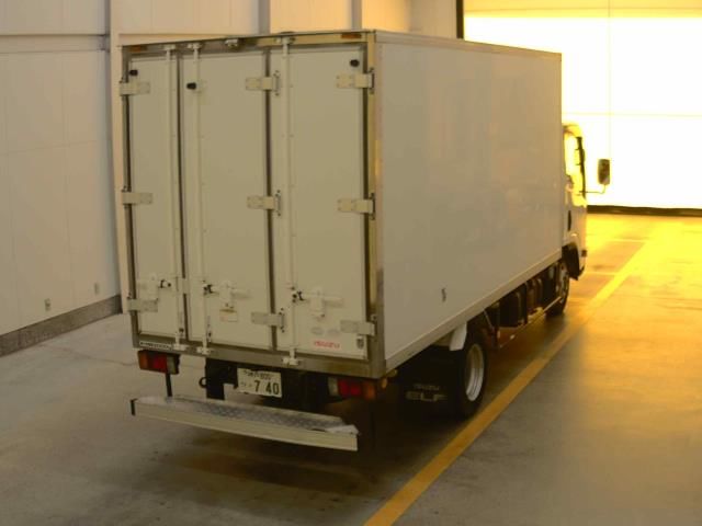 2011 Isuzu Elf 冷蔵・冷凍車 auction photo 2