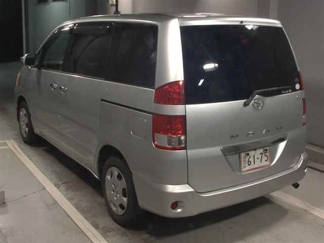2007 Toyota Noah X Special Edition auction photo 2