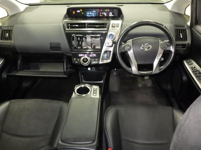 2015 Toyota Prius Alpha G auction photo 3