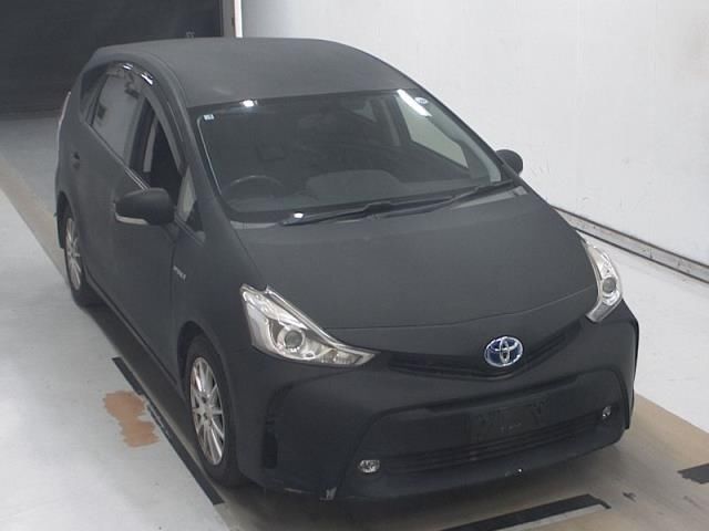 2015 Toyota Prius Alpha G Japan auction vehicle