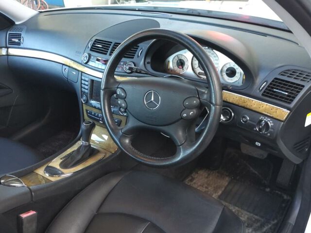 2007 Mercedes-Benz E-Class E350アバンギャルト auction photo 3