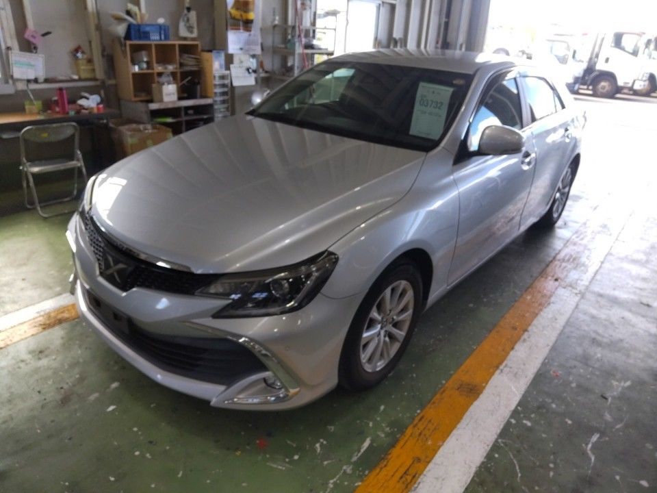 Japan Auction Vehicles 23 2017 Toyota Mark X auction photo