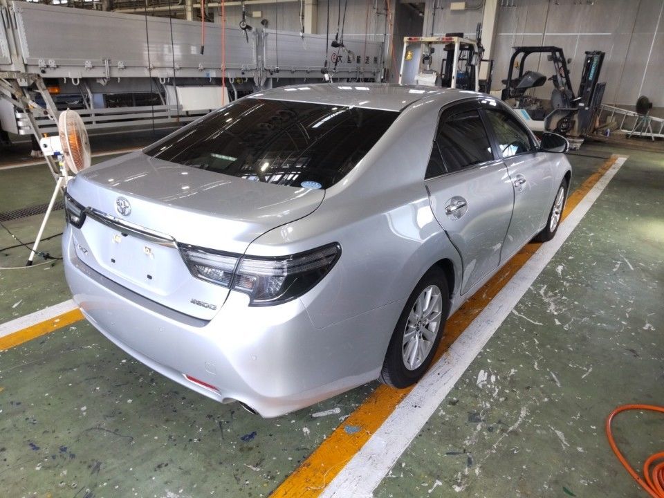 2017 Toyota Mark X auction photo 2