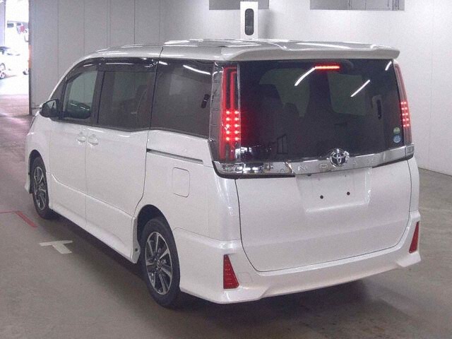 2017 Toyota Noah SI auction photo 2