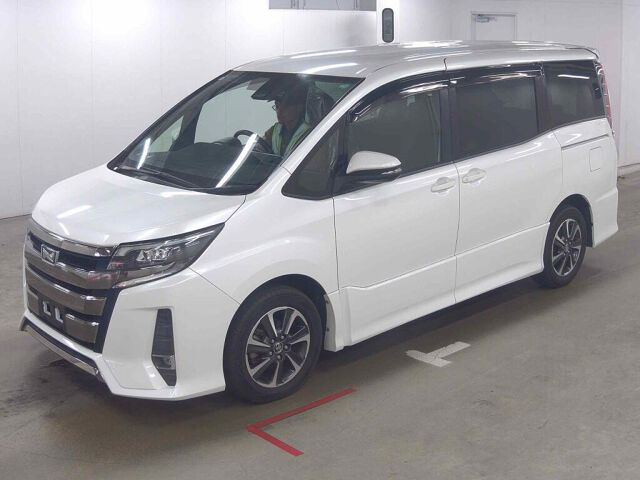 2017 Toyota Noah SI auction photo 4