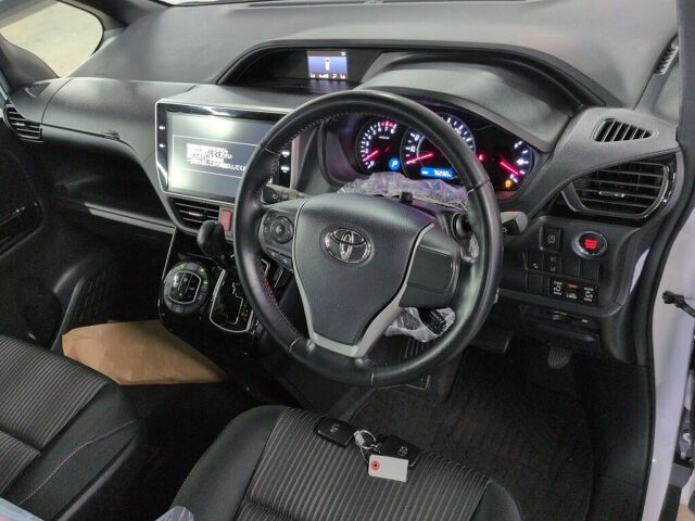 2017 Toyota Noah SI auction photo 3