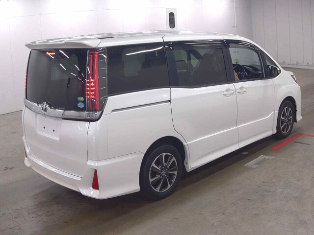 2017 Toyota Noah SI auction photo 5