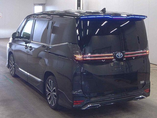 2024 Toyota Voxy Hybrid S-Z auction photo 2