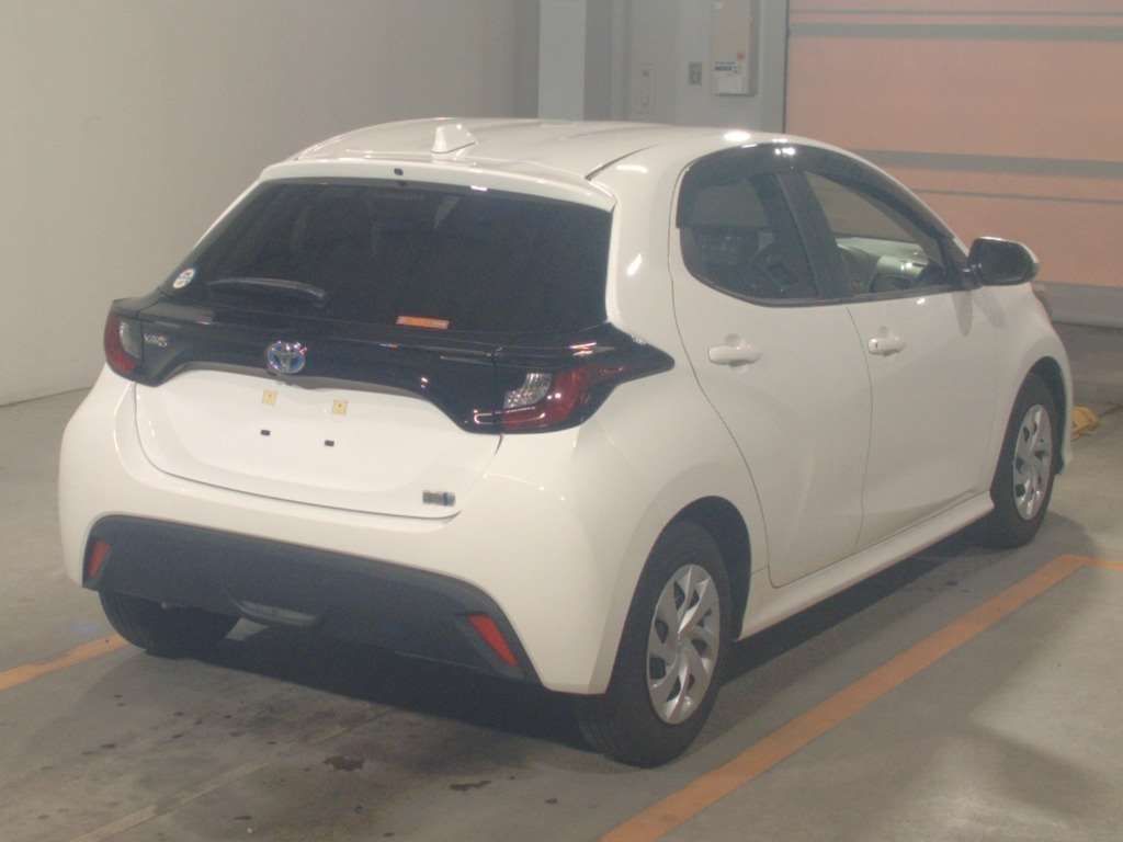 2021 Toyota Yaris ハイブリッドX auction photo 2