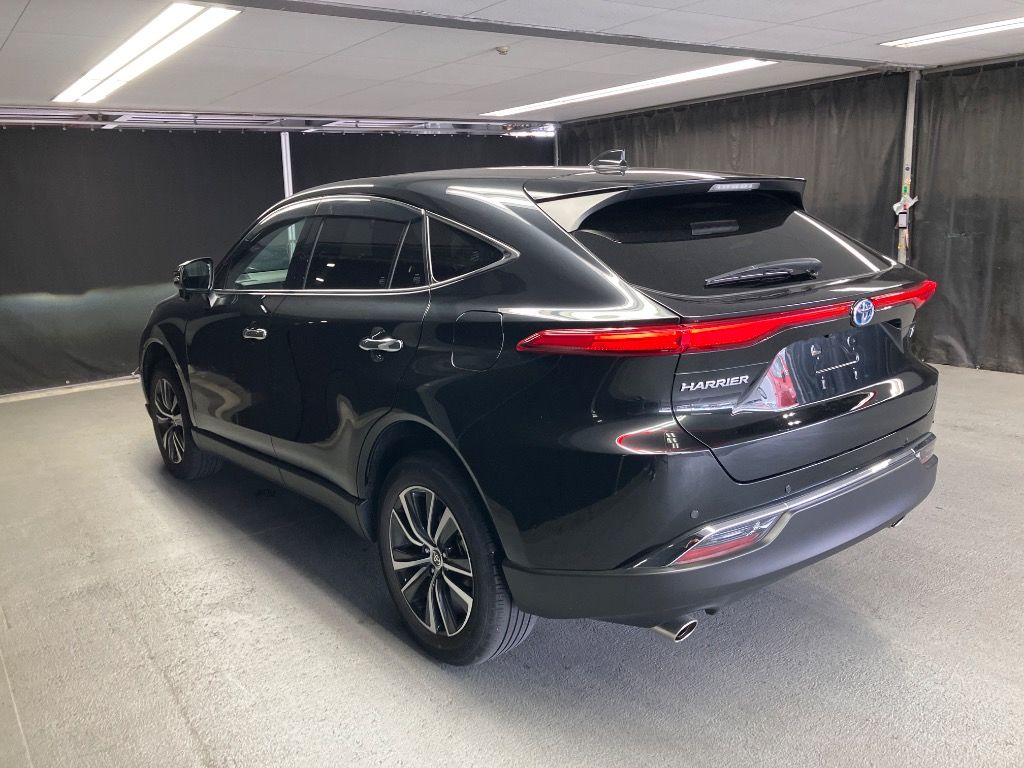 2023 Toyota Harrier G auction photo 2