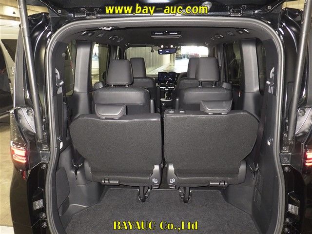 2024 Toyota Voxy S-Z auction photo 6