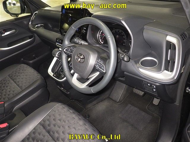 2024 Toyota Voxy S-Z auction photo 3