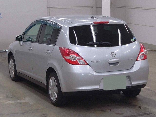2010 Nissan ティーダ 15M FOUR 4WD auction photo 2