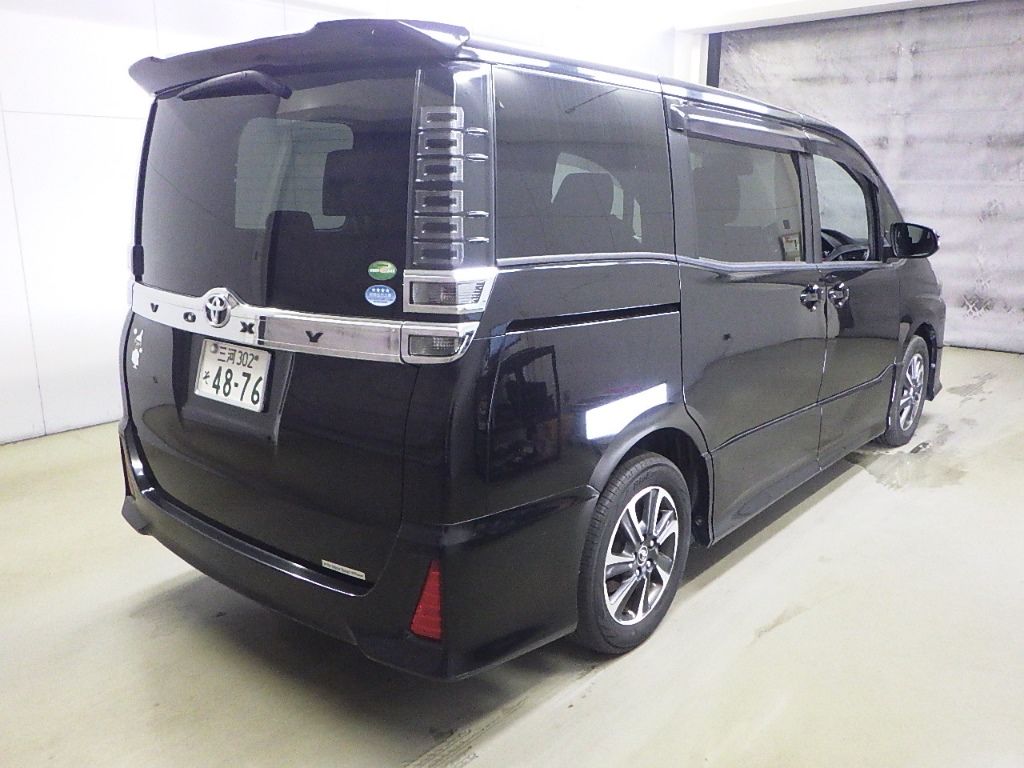 2017 Toyota Voxy ZS 7 people auction photo 2