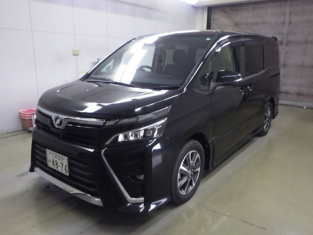 2017 Toyota Voxy ZS 7 people auction photo 4
