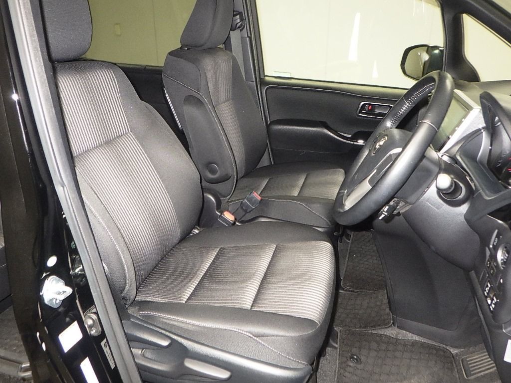 2017 Toyota Voxy ZS 7人 auction photo 6