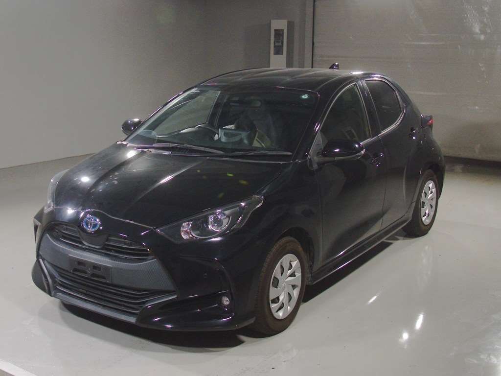Japan Auction Vehicles 4 2022 Toyota Yaris ハイブリッドX auction photo