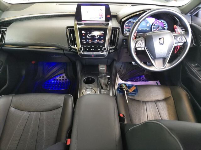 2018 Toyota Crown RS Advance auction photo 3