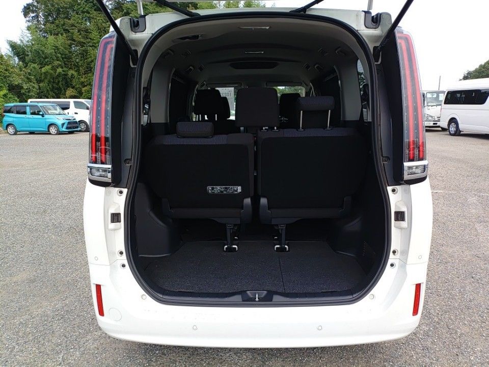 2021 Toyota Noah auction photo 8