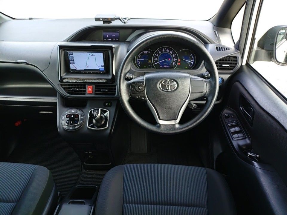2021 Toyota Noah auction photo 3