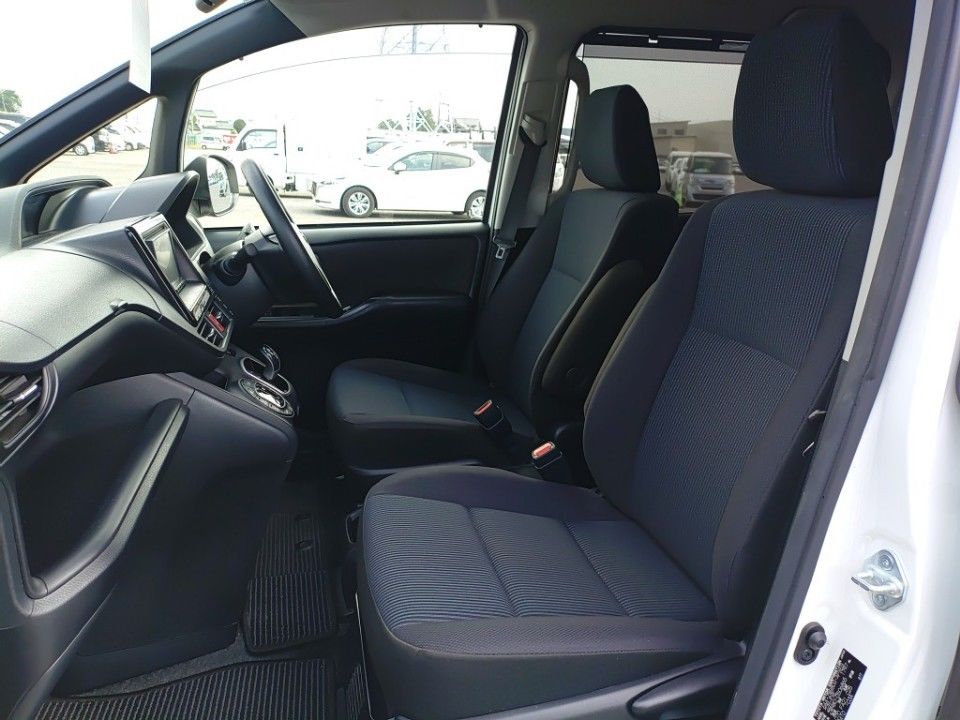 2021 Toyota Noah auction photo 16
