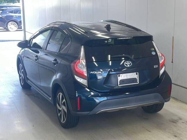 2018 Toyota Aqua Crossover auction photo 3