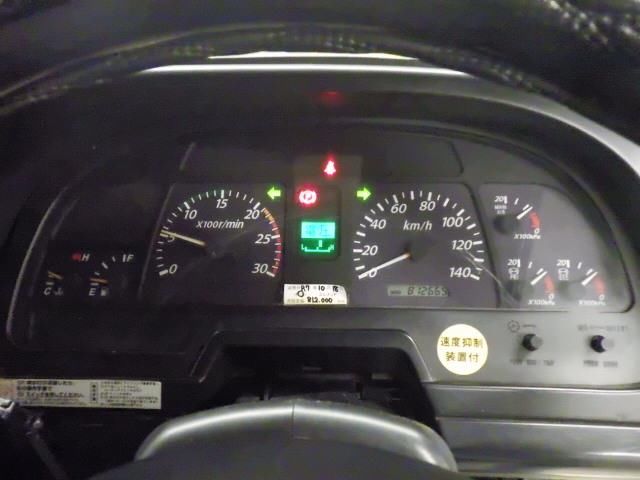 2009 Isuzu dump auction photo 6