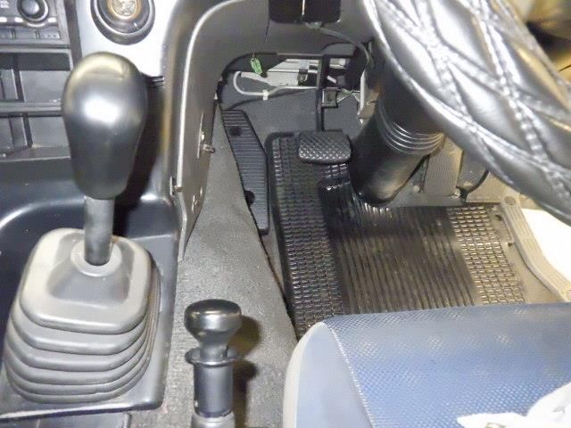 2009 Isuzu dump auction photo 7