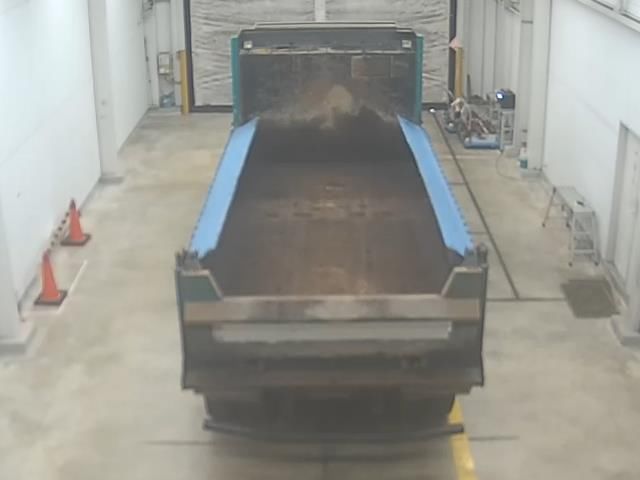 2009 Isuzu dump auction photo 3