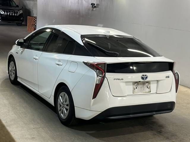 2016 Toyota Prius * auction photo 3