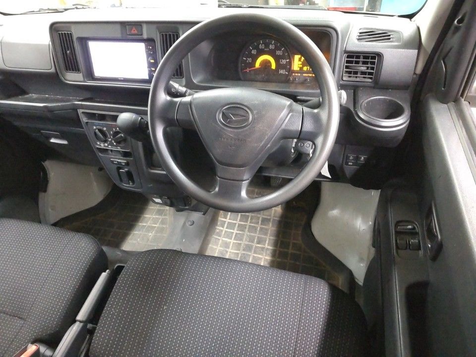 2018 Daihatsu ハイゼット カーゴ auction photo 3