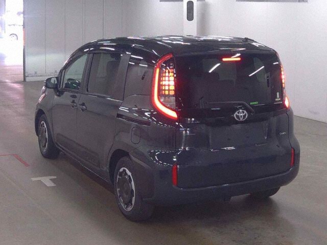 2025 Toyota Sienta Hybrid Z auction photo 2