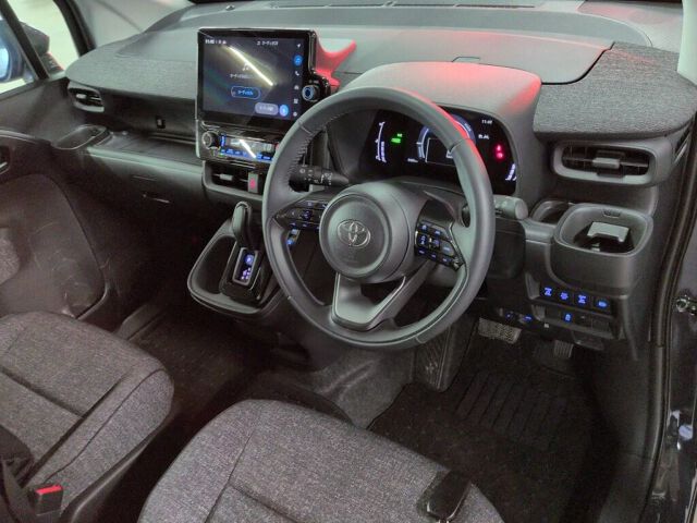 2025 Toyota Sienta Hybrid Z auction photo 3