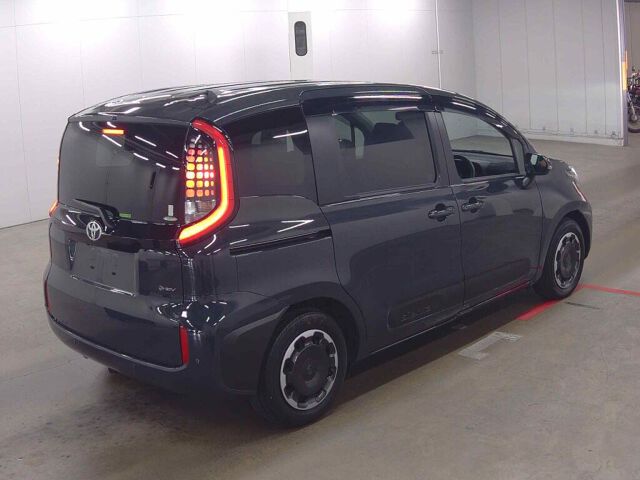 2025 Toyota Sienta Hybrid Z auction photo 5
