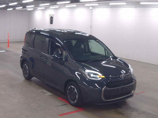 Japan Auction Vehicles 9 2025 Toyota Sienta Hybrid Z auction photo