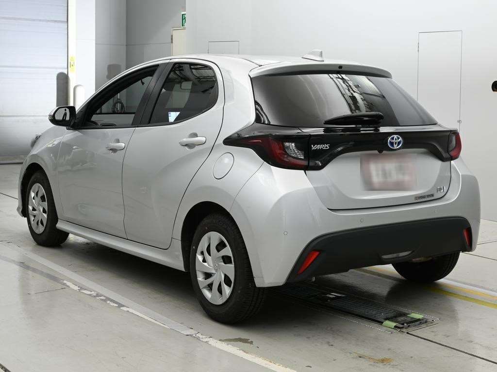 2021 Toyota Yaris ハイブリッドX auction photo 6