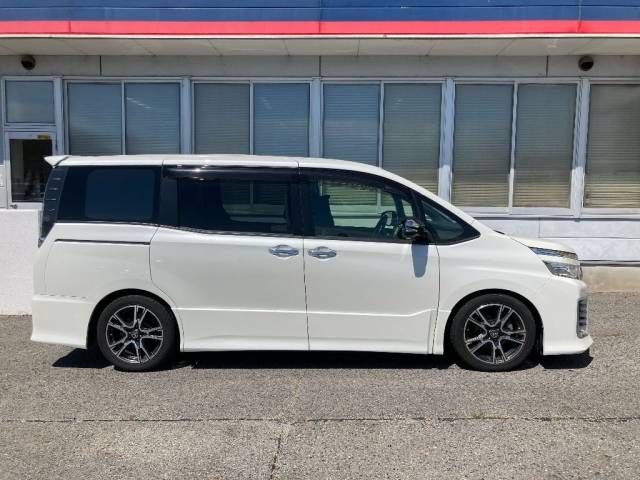2016 Toyota Voxy ZS 煌 auction photo 2