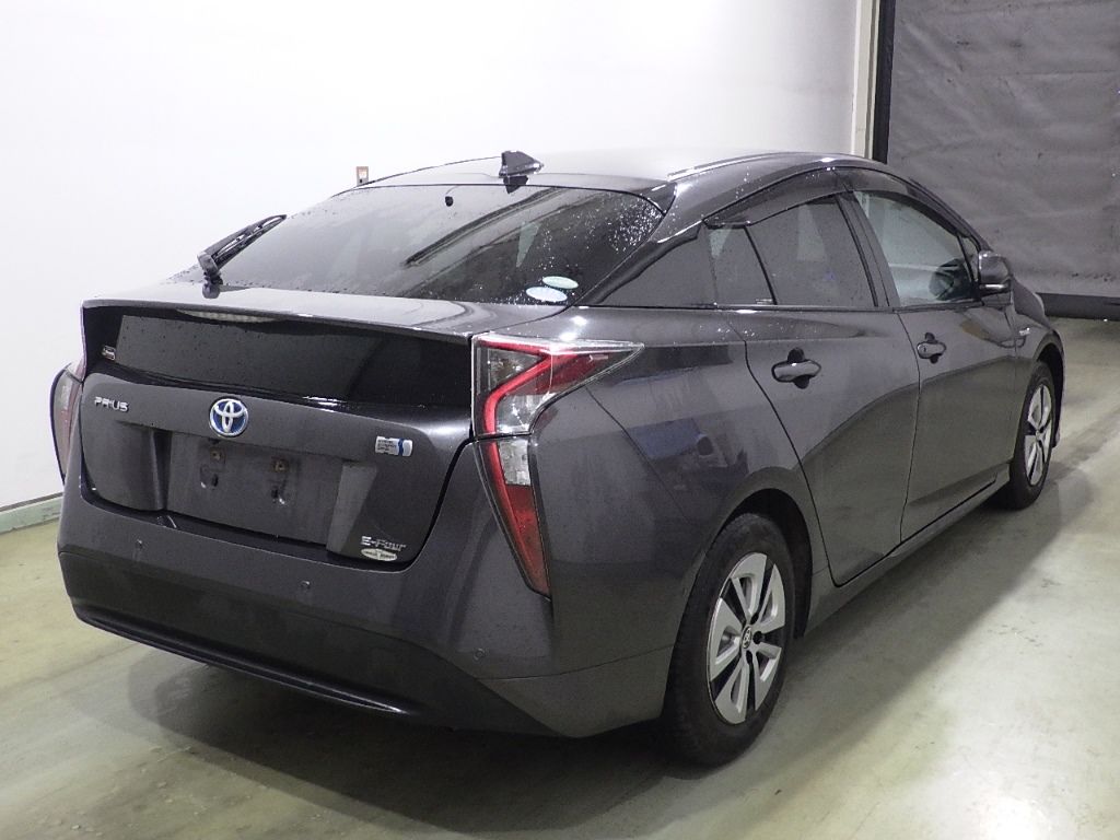 2015 Toyota Prius 4WD A auction photo 2