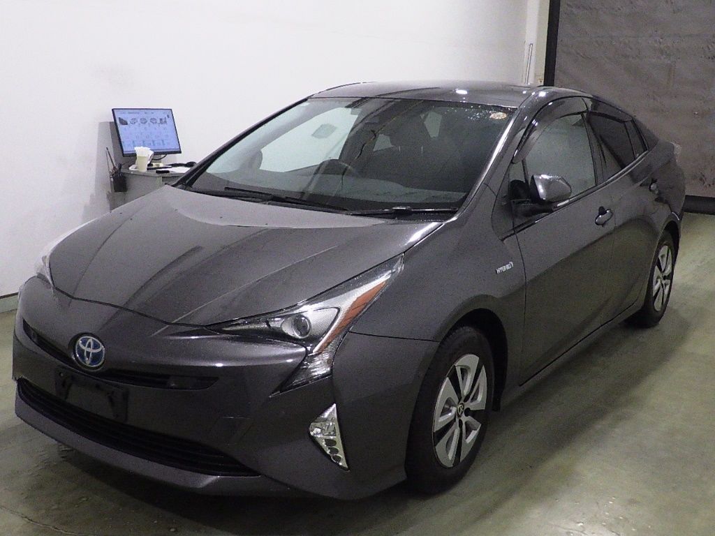 2015 Toyota Prius 4WD A auction photo 4