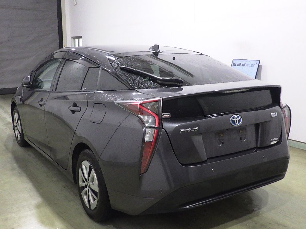 2015 Toyota Prius 4WD A auction photo 5
