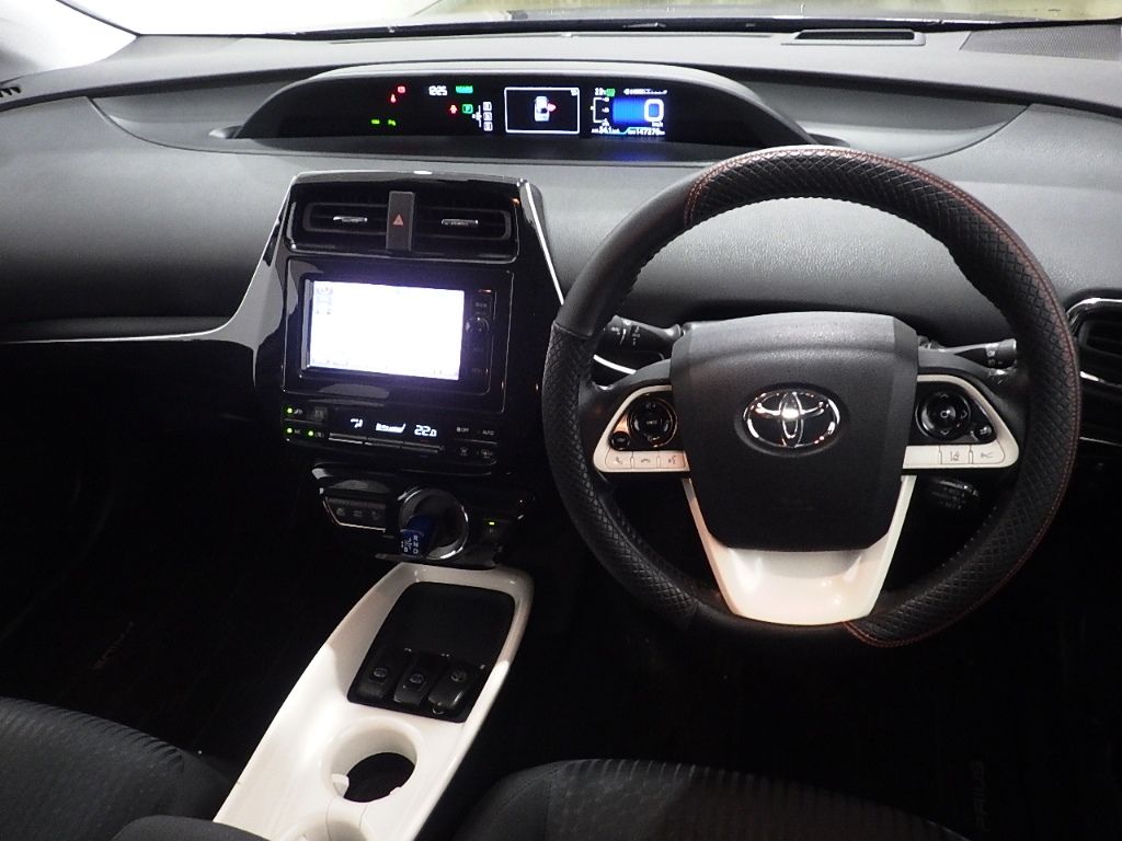 2015 Toyota Prius 4WD A auction photo 3