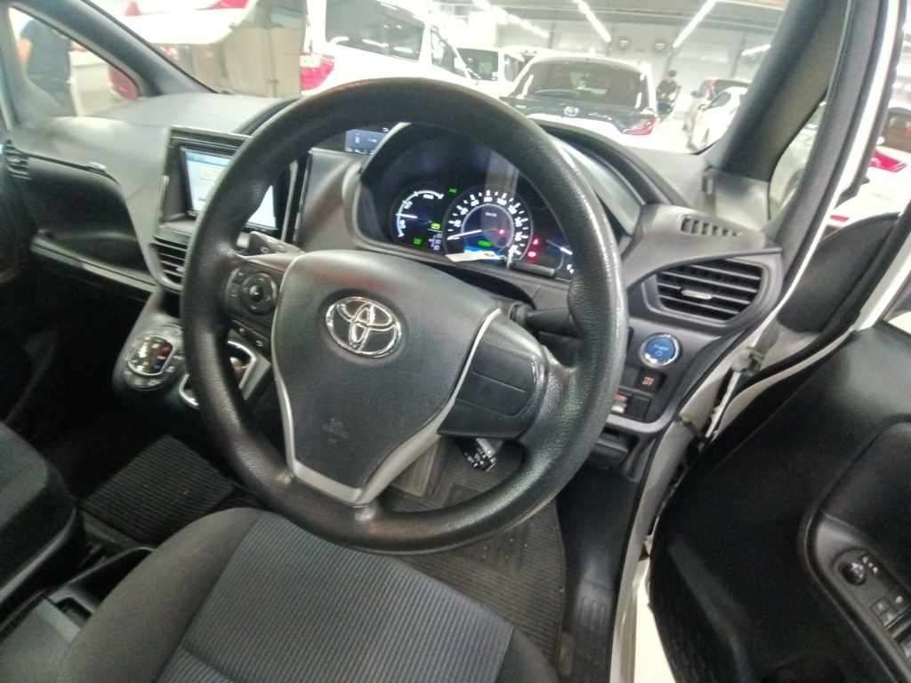 2021 Toyota Noah Hybrid X auction photo 9