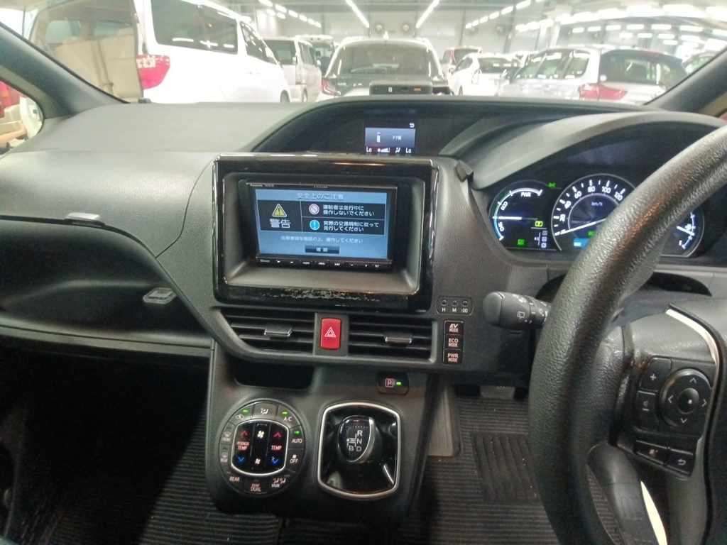 2021 Toyota Noah Hybrid X auction photo 11