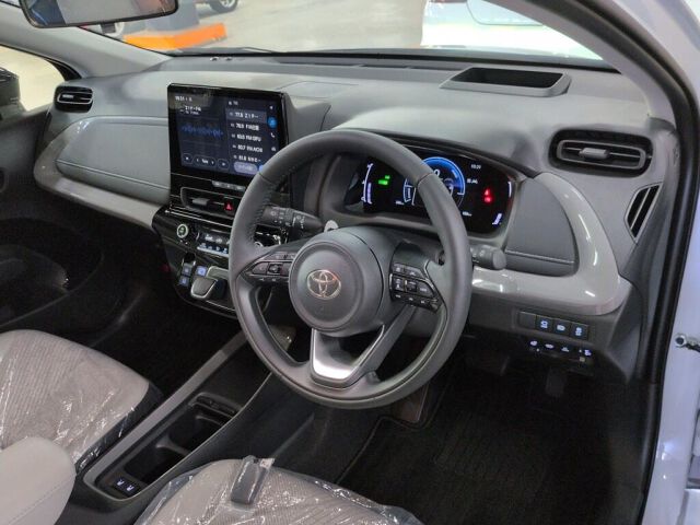 2026 Toyota Aqua Z auction photo 3